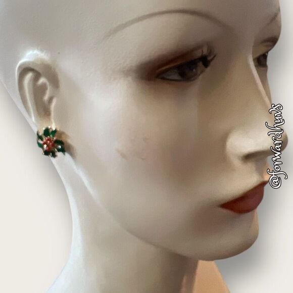 Bundle Sale 3 for $15 | Vintage Poinsettia Earrings - Picture 4 of 9